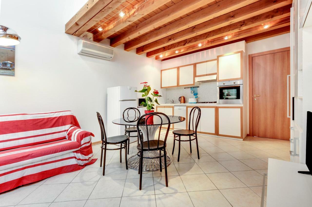 Apartament Little Canal 19 *